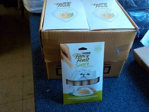 lot 23 image: 30 x 4 packs Natural Chicken in a Demi Glaze Purina Fancy Feast Savory Cat Treats retail $3 each