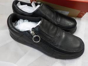 lot 35 image: New Billy Brand Mens Lace less Oxford Black Leather Size 7