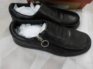 lot 36 image: New Billy Brand Mens Lace less Oxford Black Leather Size 7