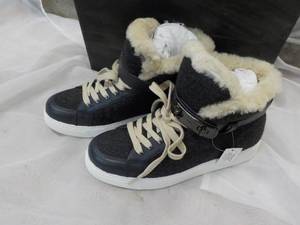 lot 53 image: New Coach Richmond Shrl Wool Heathered Dark Gray size 6