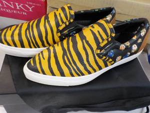 lot 54 image: New Coach Tigerprint Orangeblack size 7.5