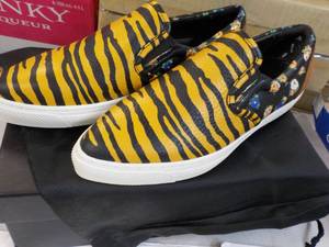 lot 55 image: New Coach Tigerprint Orangeblack size 7.5