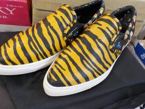 lot 56 image: New Coach Tigerprint Orangeblack size 7.5