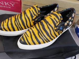 lot 57 image: New Coach Tigerprint Orangeblack size 7.5
