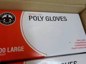lot 82 image: 10,000 Polyethylene Gloves size Large