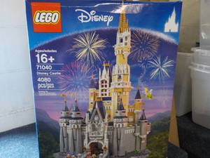 lot 201 image: New LEGO Disney Castle 4080 pcs...