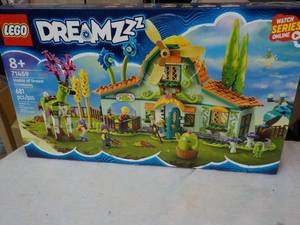 lot 205 image: New LEGO Dreamz Stable of Dream Creatures 681 pc set