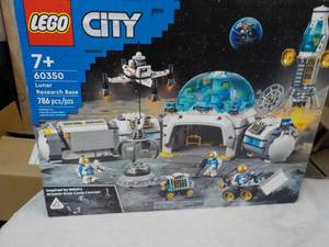 lot 206 image: New LEGO City Lunar Research Base 786 pc set