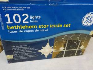 lot 223 image: 102 Lights Bethlehem Star Icicle Set
