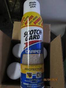 lot 5 image: A case of four 17oz Scotch gard carpet and rug protecte