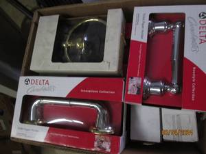 lot 20 image: box of bathroom fixtures...