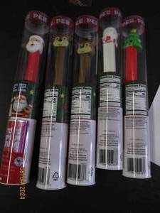 lot 35 image: 5 christmas pez and dispensors Best by 07312028