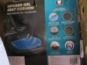 lot 50 image: infused gel seat cushion santa bell and mpre