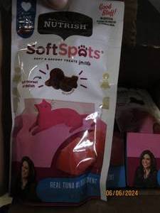 lot 89 image: case of 122.5oz rachel ray nutrish soft cat treats