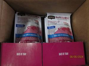 lot 102 image: case of 122.5oz rachel ray nutrish soft cat treats