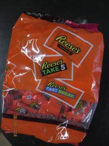 lot 104 image: 32.06 oz bag of reeses assorted candy best buy date of 112023