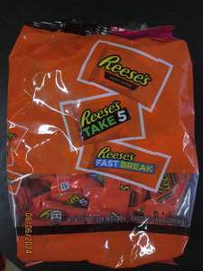 lot 107 image: 32.06 oz bag of reeses assorted candy best buy date of 112023