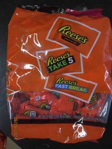 lot 109 image: 32.06 oz bag of reeses assorted candy best buy date of 112023