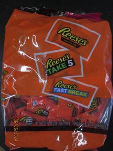 lot 111 image: 32.06 oz bag of reeses assorted candy best buy date of 112023
