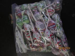 lot 155 image: 100 blow pop suckers...