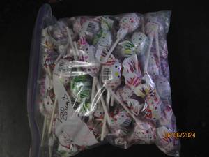 lot 157 image: 100 blow pop suckers...