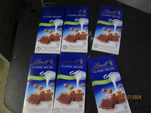lot 193 image: 6 lindt hazelnut milk chocolate candy bars best buy date of 52024