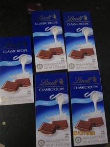 lot 194 image: 5 lindt hazelnut milk chocolate candy bars best buy date of 52024