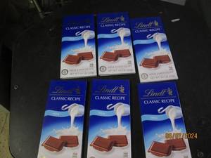 lot 197 image: 6 lindt classis recipe milk chocolate candy bars best buy date of 92023
