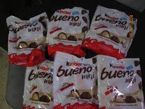 lot 207 image: 6 3.8 oz bags of kinder bueno minis best buy date of 62024