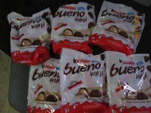 lot 208 image: 6 3.8 oz bags of kinder bueno minis best buy date of 62024