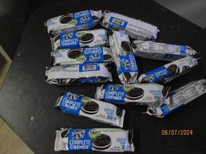 lot 216 image: 12 lenny and larrys plant based protien complete cremes best buy date of 122023
