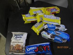 lot 218 image: varity of cookies past best buy date