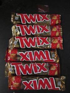 lot 230 image: 6 twix candy bars 3.02 oz per bar besst buy date of 42024