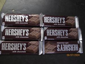 lot 252 image: 6 king size hersheys candy bars best buy date of 122023