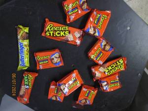 lot 273 image: lot of 12 reeses and a butter finger past best buy date
