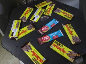 lot 275 image: 12 candy bars past best buy date
