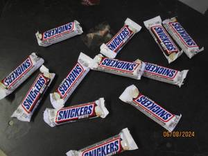 lot 281 image: 12 snickers bars white best buy date of 32024