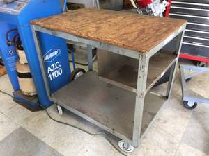 lot 22 image: Metal Rolling Shop Cart