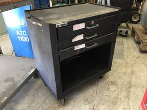 lot 25 image: US General 3 Drawer Tool Cabinet Base with Tools