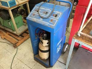 lot 28 image: SUN A.T.C. 1100 R-12 Refrigerant Recovery Unit