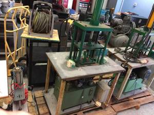 lot 32 image: Hydraulic Press Station