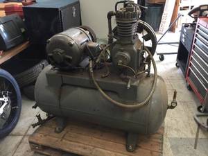 lot 37 image: Horizontal Air Compressor on Pallet