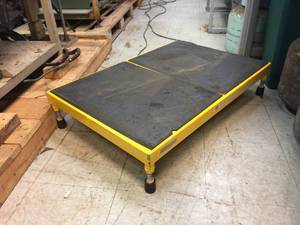 lot 86 image: Adjustable Cotterman Metal PlatformStand - 800lb