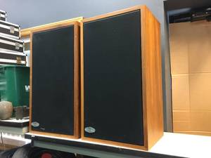 lot 106 image: Pair Vintage Synergistics S-51 Speakers
