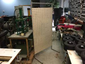 lot 127 image: Organizer Bin Panel Rack