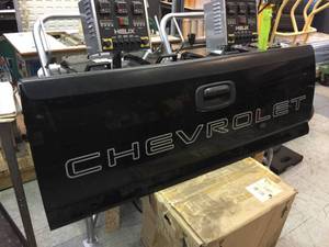 lot 146 image: Chevrolet Pickup Tailgate 2000-2006