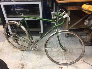 lot 173 image: Vintage Schwinn Varsity Mens 10 Spd Bicycle