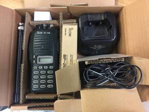 lot 191 image: ICOM IC-V8 VHF Transceiver