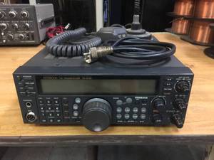 lot 204 image: Kenwood TS-570D HF Transceiver with Mic