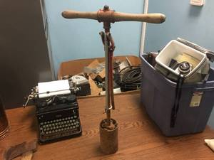 lot 209 image: Vintage PAR AIDE Gold Ball Washer Part